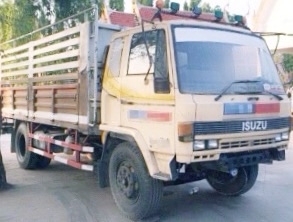 ISUZU ROCKY FSR 165 HP 6BD1 รถบรรทุกหกล้อใหญ่ กระบะเหล็กคอกเกษตรความยาว 5 เมตรสภาพดีสวยไม่มีผุพร้อมบรรทุกหนักได้เลย เครื่องยนต์ดีเดิมๆแรงดีไม่มีเยิ้ม หัวเก๋งสวยไม่มีผุภายในเก๋งคอนโซลสวยครบ พวงมาลัยธรรมดา ช่วงล่างใหญ่คัชซีสวยเนียนตลอดเส้นไม่มีบวม ยาง 9.00