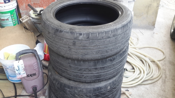 ขายยางbridge stone 205 45 17 ปี2012ราคาถูก1คู่