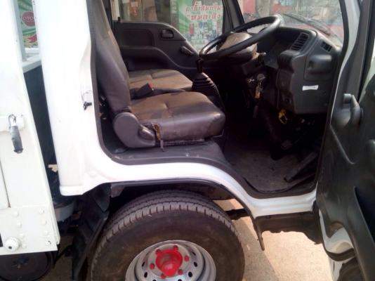 ขายรถสี่ล้อหัการ์ตูนเพลาลอยเครื่อง 4JB1.  88แรงห้างแท้