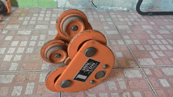 ขายรอกค้างคาว VITAL 1TON. สำหรับวิ่งบนเหล็กราง Made in japan.