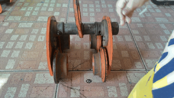 ขายรอกค้างคาว VITAL 1TON. สำหรับวิ่งบนเหล็กราง Made in japan.