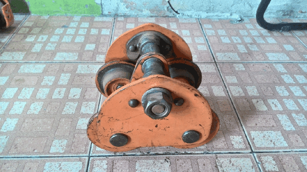 ขายรอกค้างคาว VITAL 1TON. สำหรับวิ่งบนเหล็กราง Made in japan.