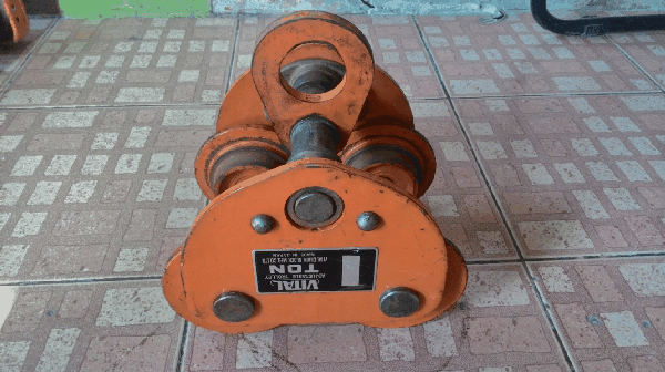 ขายรอกค้างคาว VITAL 1TON. สำหรับวิ่งบนเหล็กราง Made in japan.