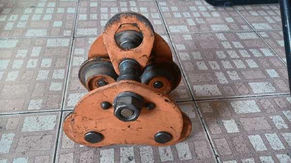 ขายรอกค้างคาว VITAL 1TON. สำหรับวิ่งบนเหล็กราง Made in japan.