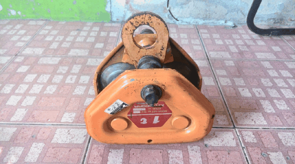 ขายรอกค้างคาว KITO 1TON. สำหรับวิ่งบนเหล็กราง Made in japan. ขายรอกค้างคาว KITO 1TON. สำหรับวิ่งบนเหล็กราง Made in japan.