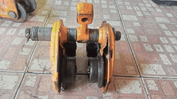 ขายรอกค้างคาว KITO 1/2TON. สำหรับวิ่งบนเหล็กราง Made in japan.