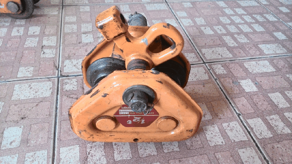 ขายรอกค้างคาว KITO 1/2TON. สำหรับวิ่งบนเหล็กราง Made in japan.