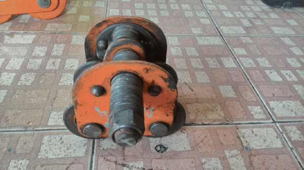 ขายรอกค้างคาว VITAL 1/2TON. สำหรับวิ่งบนเหล็กราง Made in japan.