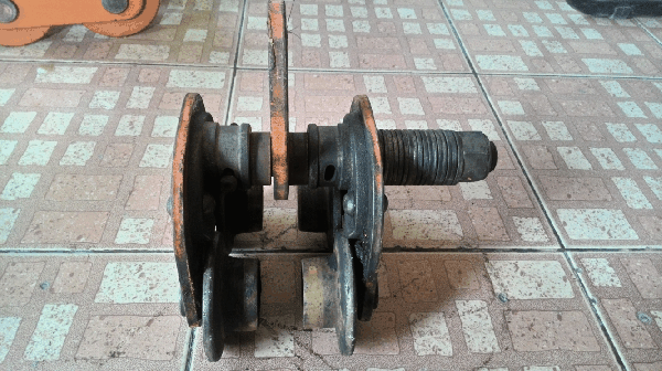 ขายรอกค้างคาว VITAL 1/2TON. สำหรับวิ่งบนเหล็กราง Made in japan.