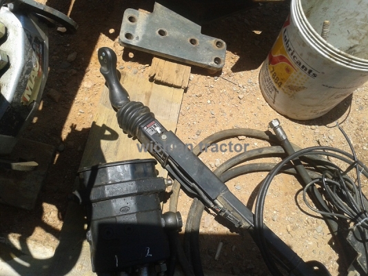 ขายแล้วขอบคุณเสี่ยคิงส์ ศรีมงคลมากครับ ชุดตักหน้ารถไถฟอร์ดMAILLEUX MX'100  ตรงรุ่น40NH/TS หรือใส่รุ่นอื่นๆได้ทุกรุ่นครับ