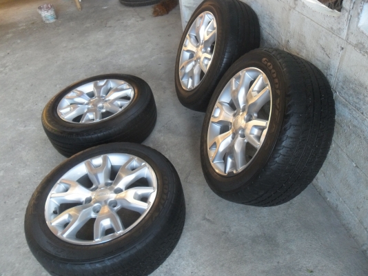 ล้อแม็ก 18นิ้ว 6รู ฟอด พน้อมยาง สวยๆ 4 ล้อ ราคา 9800 บาท