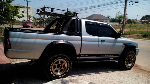 ขายรถ มิตซูบิชิ สตราด้า 4WD ปี 2000 ขายรถ มิตซูบิชิ สตราด้า 4WD ปี 2000