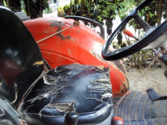 รถไถ KUBOTA 7040  ,  2 เพลา  ปี 52   สนใจติดต่อ  081 - 6079515