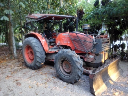 รถไถ KUBOTA 7040  ,  2 เพลา  ปี 52   สนใจติดต่อ  081 - 6079515