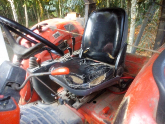 รถไถ KUBOTA 7040  ,  2 เพลา  ปี 52   สนใจติดต่อ  081 - 6079515