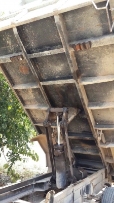 รถฮีโน่ 6 ล้อดั้ม FC2W  120 แรงม้า.   สนใจติดต่อ  081 - 6079515