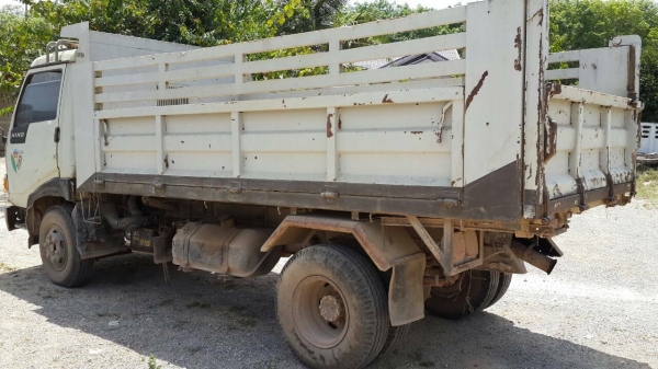 รถฮีโน่ 6 ล้อดั้ม FC2W  120 แรงม้า.   สนใจติดต่อ  081 - 6079515