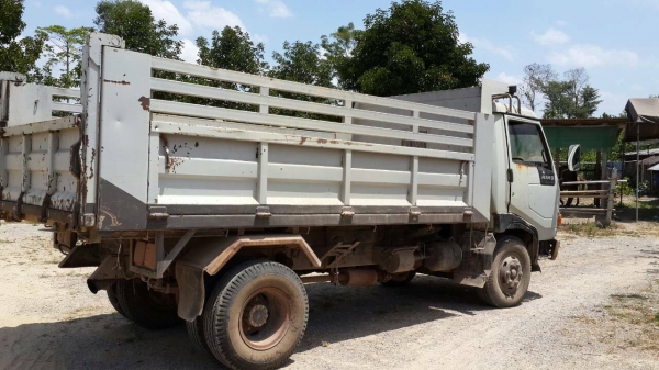 รถฮีโน่ 6 ล้อดั้ม FC2W  120 แรงม้า.   สนใจติดต่อ  081 - 6079515