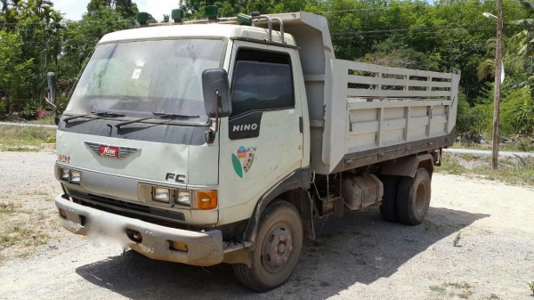 รถฮีโน่ 6 ล้อดั้ม FC2W  120 แรงม้า.   สนใจติดต่อ  081 - 6079515