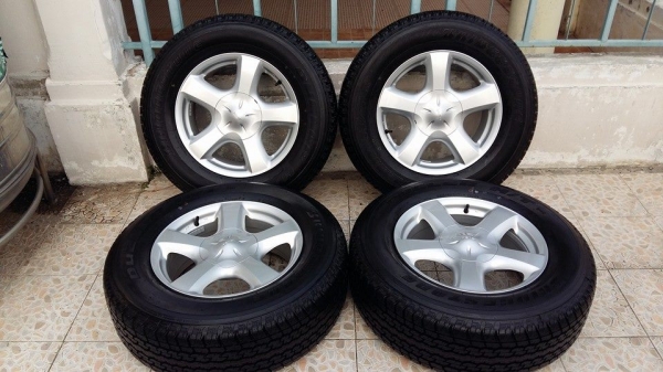 ขายล้อแม็กพร้อมยางถอดป้ายแดง dmax 17"x7" et33 6 รู 139.7 ยาง bridgestone dueler h/t 840 255/65r17 ยางผลิตสัปดาห์ที่ 43 ปี14 ตุ่มและสีที่หน้ายางมีทุกเส้นครับ ขายทั้งชุด 22,900 บาทครับ สนใจติดต่อเล็กคลองสามครับ 081-3747940 ขายล้อแม็กพร้อมยางถอดป้ายแดง dmax 17"x7" et33 6 รู 139.7 ยาง bridgestone dueler h/t 840 255/65r17 ยางผลิตสัปดาห์ที่ 43 ปี14 ตุ่มและสีที่หน้ายางมีทุกเส้นครับ ขายทั้งชุด 22,900 บาทครับ สนใจติดต่อเล็กคลองสามครับ 081-3747940