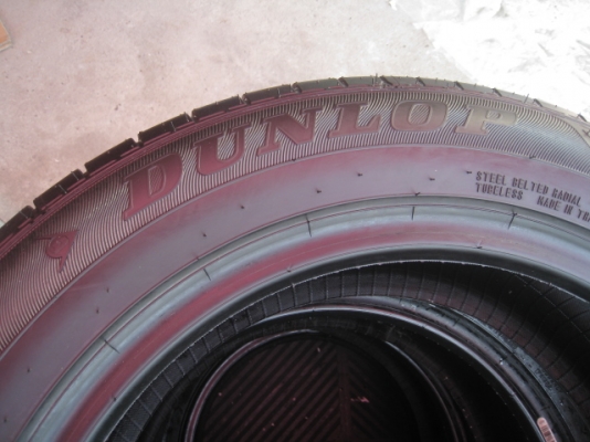 ขายยางถอดป้ายแดง dunlop enasave ec300 185/60r15 ยางผลิตสัปดาห์ที่44 ปี14 ตุ่มที่หน้ายางมีทุกเส้นครับ ขายทั้งชุด 6,900 บาทครับ สนใจติดต่อเล็กกคลองสามคร 081-3747940 ครับ