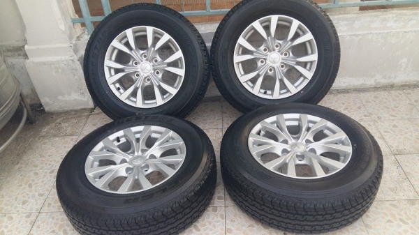 ขายล้อแม็กพร้อมยางถอดป้ายแดง pajerosport 17"x7.5" et38 6 รู 139.7 ยาง bridgestone dueler h/t 840 245/65r17 ยางผลิตสัปดาห์ที่ 27 ปี14 ตุ่มและสีหน้ายางมีทุกเส้นครับ ขายทั้งชุด 24,500 บาทครับ สนใจติดต่อเล็กคลองสามครับ 081-3747940