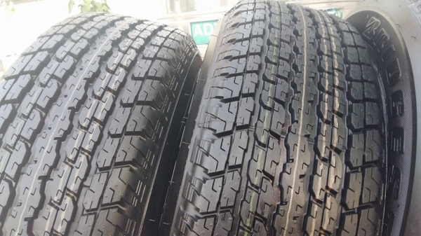 ขายล้อแม็กพร้อมยางถอดป้ายแดง pajerosport 17"x7.5" et38 6 รู 139.7 ยาง bridgestone dueler h/t 840 245/65r17 ยางผลิตสัปดาห์ที่ 27 ปี14 ตุ่มและสีหน้ายางมีทุกเส้นครับ ขายทั้งชุด 24,500 บาทครับ สนใจติดต่อเล็กคลองสามครับ 081-3747940