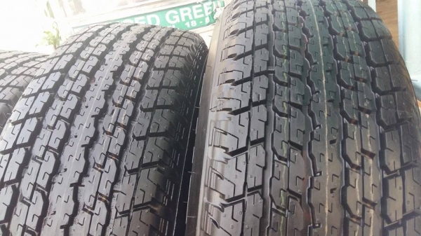 ขายล้อแม็กพร้อมยางถอดป้ายแดง pajerosport 17"x7.5" et38 6 รู 139.7 ยาง bridgestone dueler h/t 840 245/65r17 ยางผลิตสัปดาห์ที่ 27 ปี14 ตุ่มและสีหน้ายางมีทุกเส้นครับ ขายทั้งชุด 24,500 บาทครับ สนใจติดต่อเล็กคลองสามครับ 081-3747940