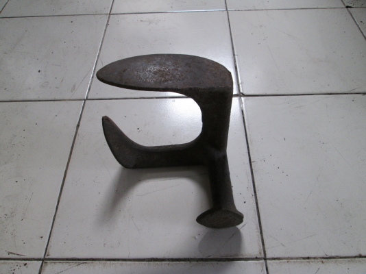 เหล็ก  ทำรองเท้า   ใช้หากินได้   ขายครับ 400บาท