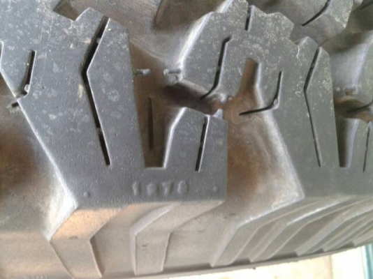 ขายยาง BF all 265/75/16ปี14 พร้อมล้อสวยๆครับ