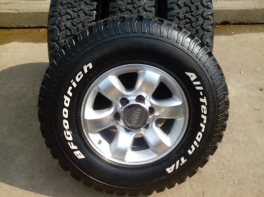 ขายยาง BF all 265/75/16ปี14 พร้อมล้อสวยๆครับ