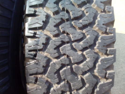 ขายยาง BF all 265/75/16ปี14 พร้อมล้อสวยๆครับ