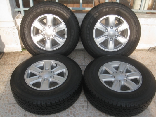 ขายล้อแม็ก new d-max 16"x7" et33 6รู139.7 พร้อมยาง Bridgestone dueler h/t 689 245/70r16 ยางผลิตสัปดาห์ที่ 44 ปี14 ใส่ dragoneye,trooper,cameo,big-m,frontier ได้ครับ ขายทั้งชุด 15,500 บาทครับ สนใจติดต่อเล็กคลองสามครับ 081-3747940