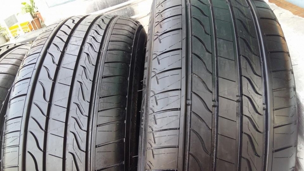 ขายยางถอดป้ายแดง michelin primacy lc 215/55r17 ยางผลิตสัปดาห์ที่ 30 ปี14 ริ้วและสีหน้ายางมีทุกเส้นครับ ขายทั้งชุด 14,500 บาทพร้อมเปลี่ยนถ่วงครับ สนใจติดต่อเล็กคลองสามครับ 081-3747940
