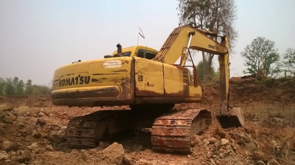 ขายแบคโฮ KOMATSU PC200-6 เอกสารเล่มทะเบียน รถใช้งานอยู่ทุกวัน ไฟครบ แอร์เย็น ราคาต่อรองได้ ขายแบคโฮ KOMATSU PC200-6 เอกสารเล่มทะเบียน รถใช้งานอยู่ทุกวัน ไฟครบ แอร์เย็น ราคาต่อรองได้