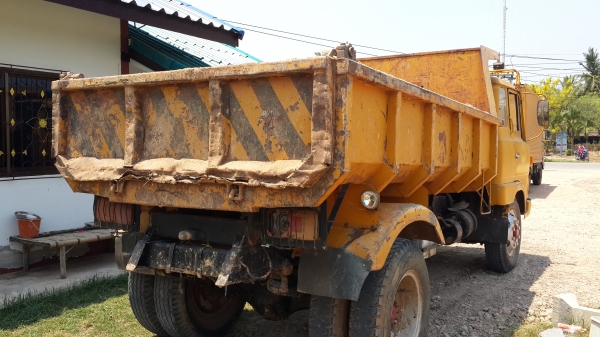 ขายด่วนหกล้อดั้ม HINO KL300 150แรงสภาพพร้อมใช้งานราคาเบาๆโทร0843923995