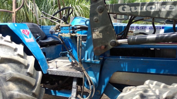 รถไถ 2 เพลา ทำเป็นรถตัก ตักใส่10ล้ิไดัสบาย แรงดี