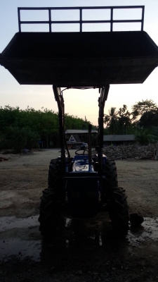 รถไถ 2 เพลา ทำเป็นรถตัก ตักใส่10ล้ิไดัสบาย แรงดี