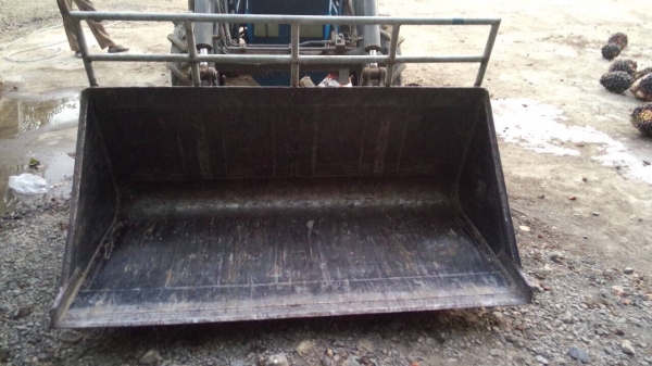 รถไถ 2 เพลา ทำเป็นรถตัก ตักใส่10ล้ิไดัสบาย แรงดี