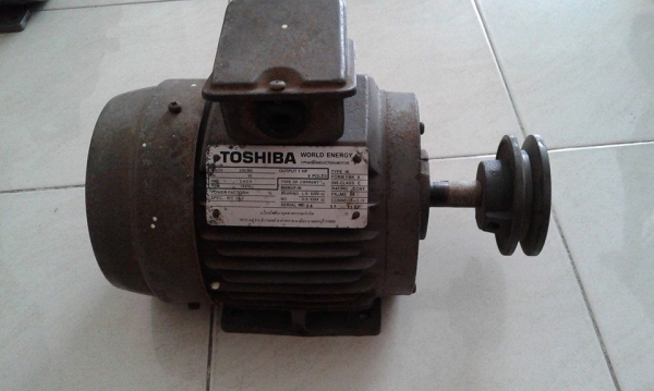 มอเตอร์ โตชิบ้า 1 แรง 220/380 โวล์ สามารถต่อไฟบ้านใช้ใด้คับ