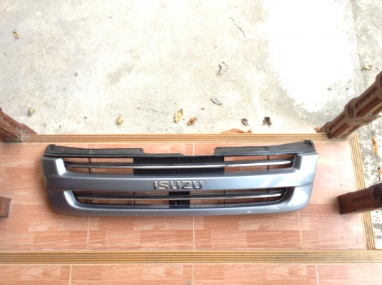 กระจังหน้าดีแม็ก