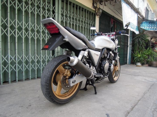 ขายอกไก่ SFถูกๆ700 ท้ายTEC3 กระเป๋าข้าง TEC3 คู่ล่ะ500 ครับ