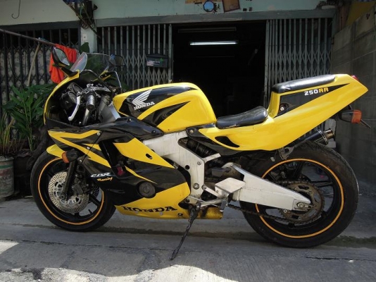 ขายแฟริ่ง CBR250RR ทั้งชุด 2500ครับ