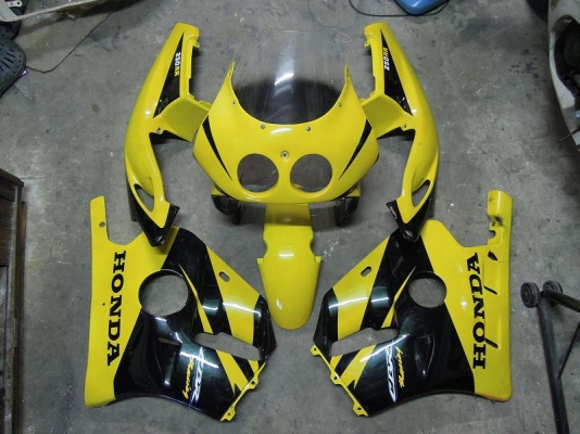 ขายแฟริ่ง CBR250RR ทั้งชุด 2500ครับ