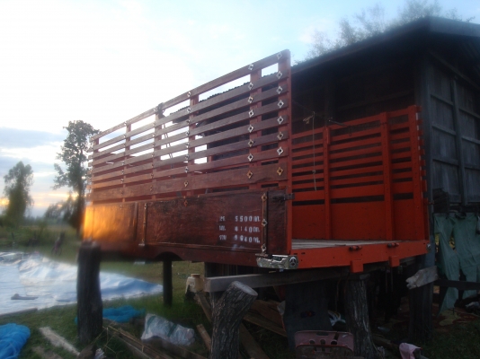 ขายกะบะไม้ กว้าง 2.45 เมตร ยาว 4.50 เมตร สูง 1.70 เมตร