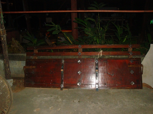 ขายกะบะไม้ กว้าง 2.45 เมตร ยาว 4.50 เมตร สูง 1.70 เมตร