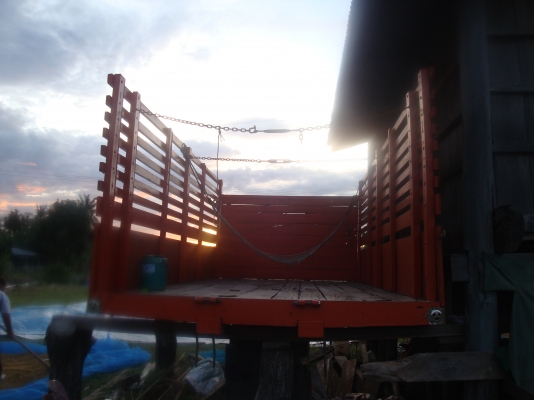 ขายกะบะไม้ กว้าง 2.45 เมตร ยาว 4.50 เมตร สูง 1.70 เมตร