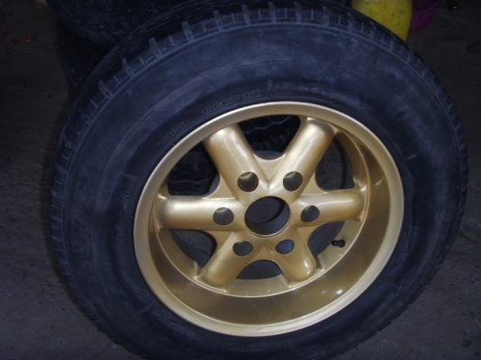 ขายแม็ก กะบะ 6 รู ขอบ 15 สีใหม่ ยางดี ขาย 6500 บาท