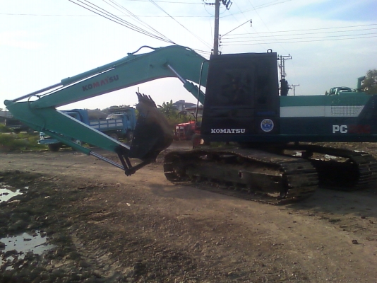 komatsu pc 200 รุ่น 3 สภาพพร้อมใช้งาน  มีเเอร์พร้อม