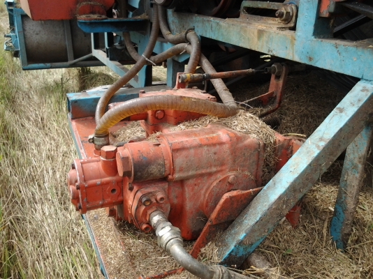 ขายด่วน รถเกี่ยวข้าวปัจจุบันยังใช้งานอยู่ ดูของจริง เกี่ยวจริงได้ที่ลพบุรี